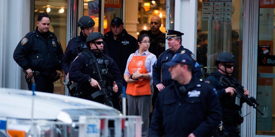 Mueren dos tras tiroteo en Manhattan Mueren dos tras tiroteo en Manhattan