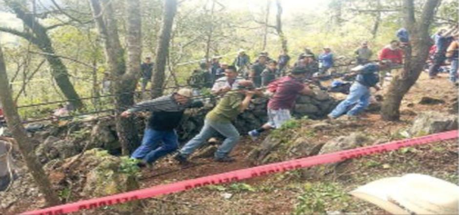 PC Querétaro busca a joven que cayó en una cueva PC Querétaro busca a joven que cayó en una cueva