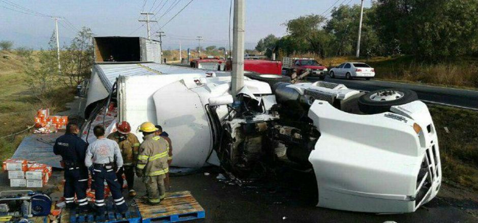 Muere conductor de tráiler en Zumpango