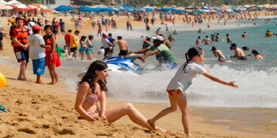 Miles de turistas dejan mil 725 millones de pesos en Acapulco