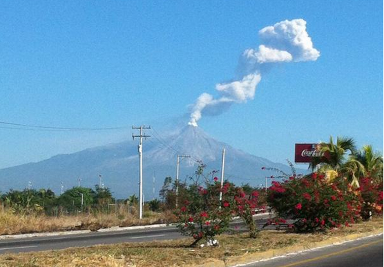 Volcán de Colima registra nueva explosión