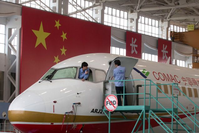 China diseña y fabrica su primer avión comercial