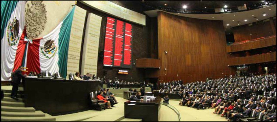 Café Político: Partidos deben negociar agendas para sacar iniciativas