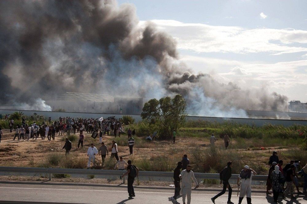Triple atentado en Libia deja decenas de muertos