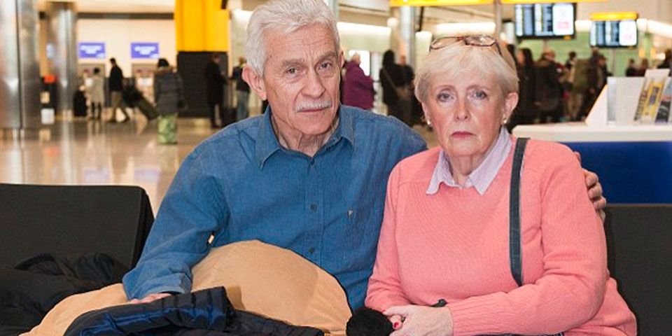 Pareja vive en aeropuerto tras perder casa Pareja vive en aeropuerto tras perder casa