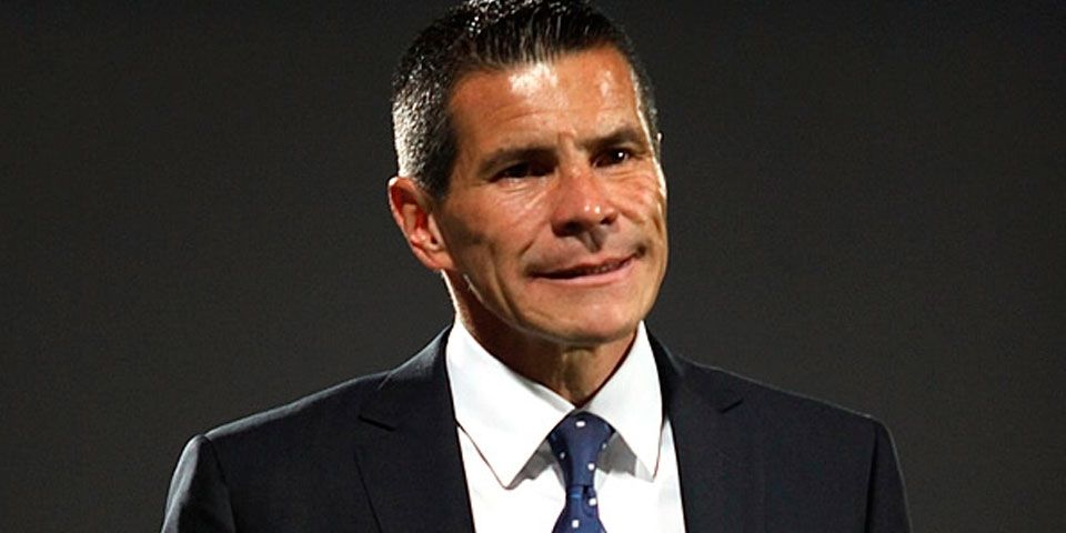 Morelia destituye a Alfredo Tena Morelia destituye a Alfredo Tena