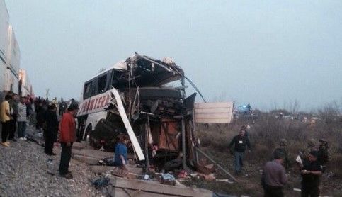 Choque de autobús deja 20 muertos en NL