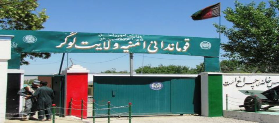 Dos personas realizan atentado en cuartel de polic&iacute;as