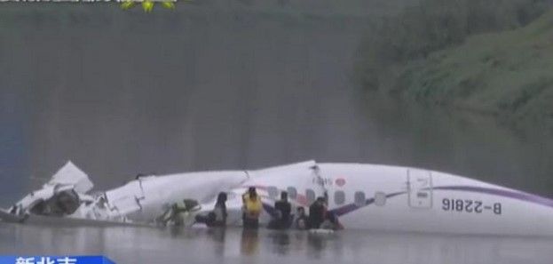 Se desploma avión en Taiwán