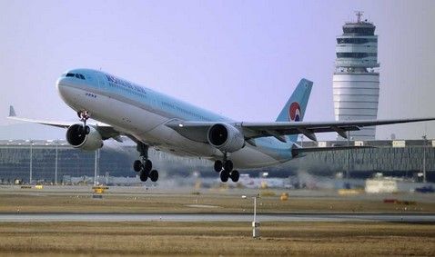 Chocan dos aviones en tierra