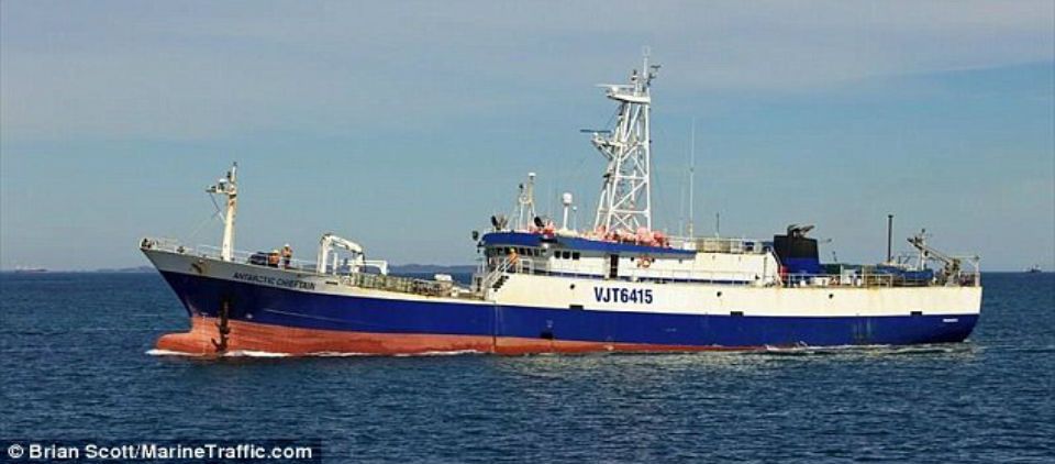 Rescatistas llegan a bote atrapado en la Antártida Rescatistas llegan a bote atrapado en la Antártida