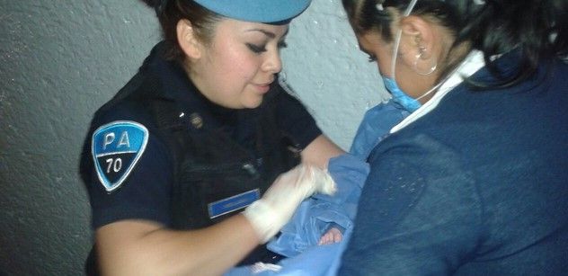 Nace bebé en la Glorieta de Insurgentes