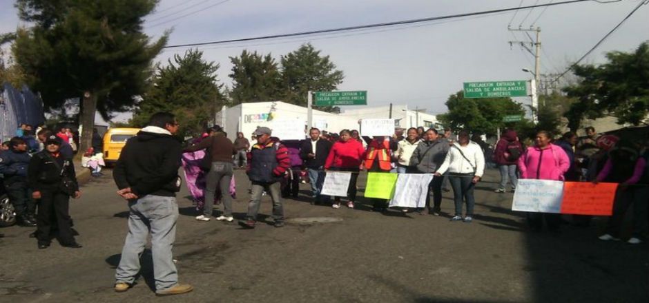 Caos vial en Naucalpan por bloqueo Caos vial en Naucalpan por bloqueo