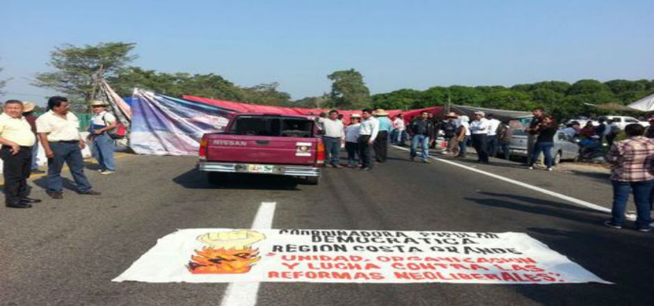 SNTE realiza bloqueos carreteros en Chiapas