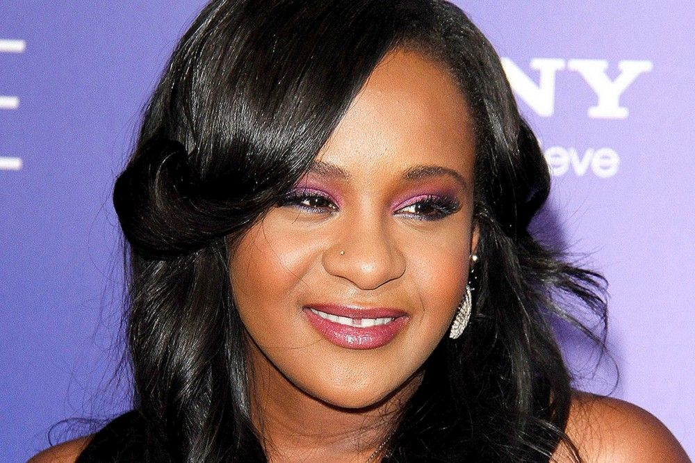 Tía de Bobbi Kristina dice que lo está “haciendo mejor”