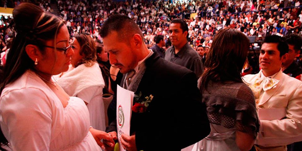 Boda colectiva reúne a casi 2 mil parejas en Chihuahua