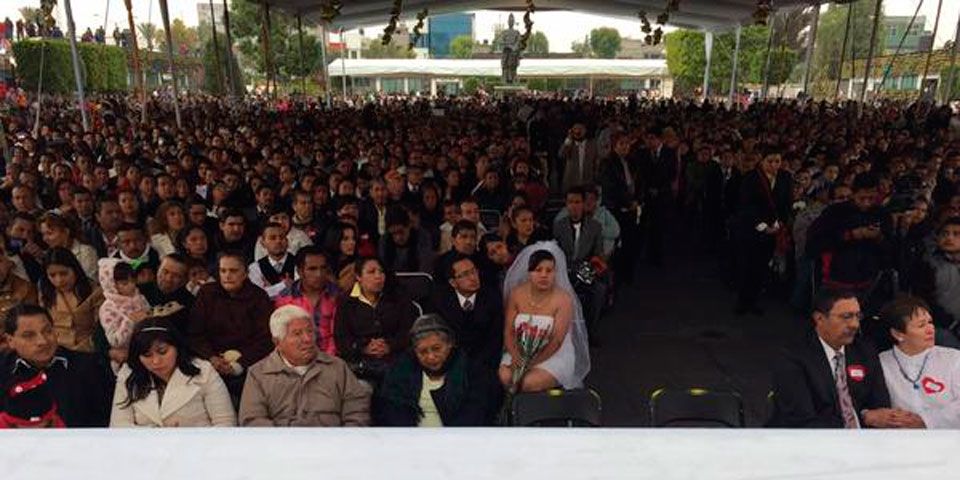 Nezahualcóyotl realiza boda masiva