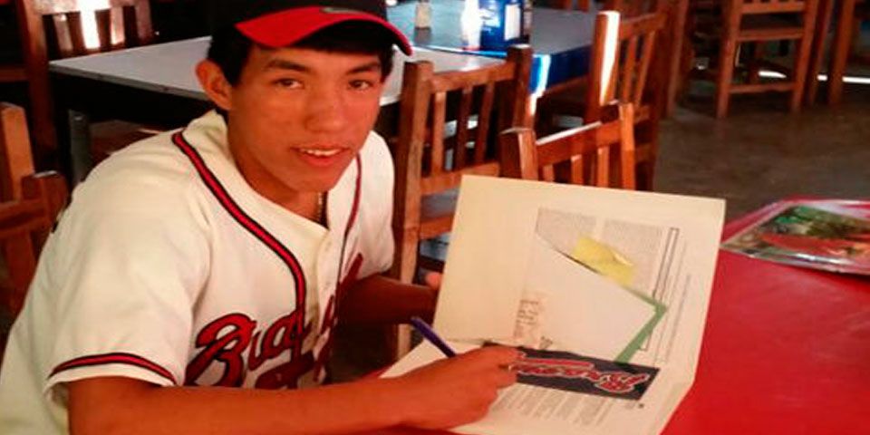 Lanzador mexicano firma con Bravos de Atlanta Lanzador mexicano firma con Bravos de Atlanta