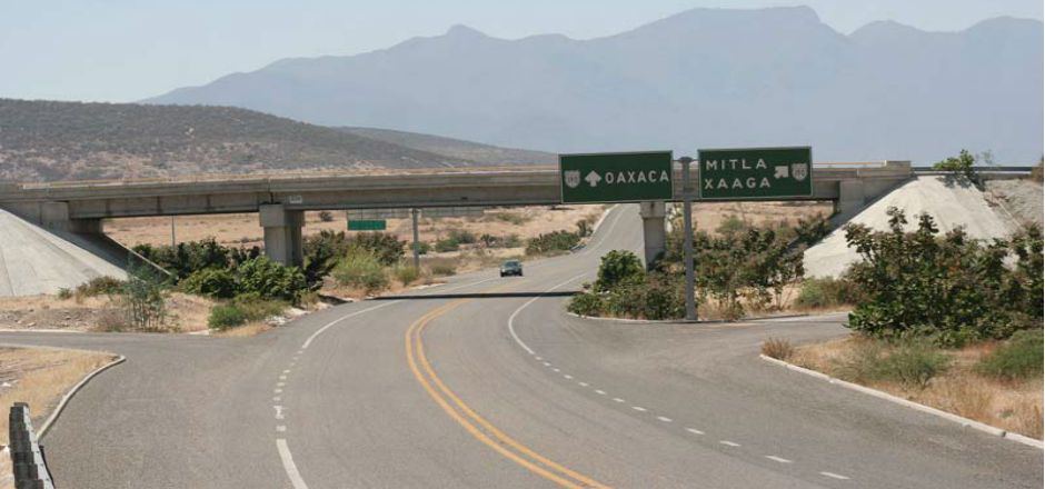 Sección 59 retira bloqueos carreteros en Oaxaca