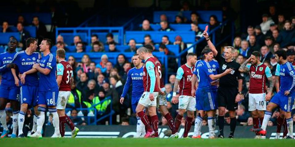 Polémica arbitral en empate de Chelsea y Burnley Polémica arbitral en empate de Chelsea y Burnley