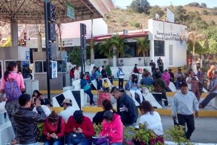 CNTE toma caseta en Oaxaca