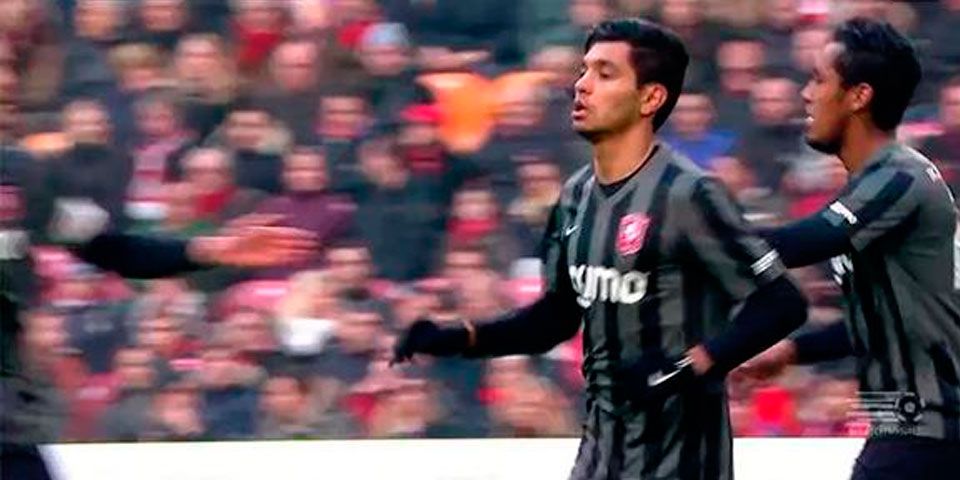 Corona iguala a Vela como máximo anotador mexicano en Europa Corona iguala a Vela como máximo anotador mexicano en Europa