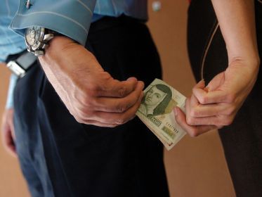 Café Político: Es la hora de actuar contra la corrupción