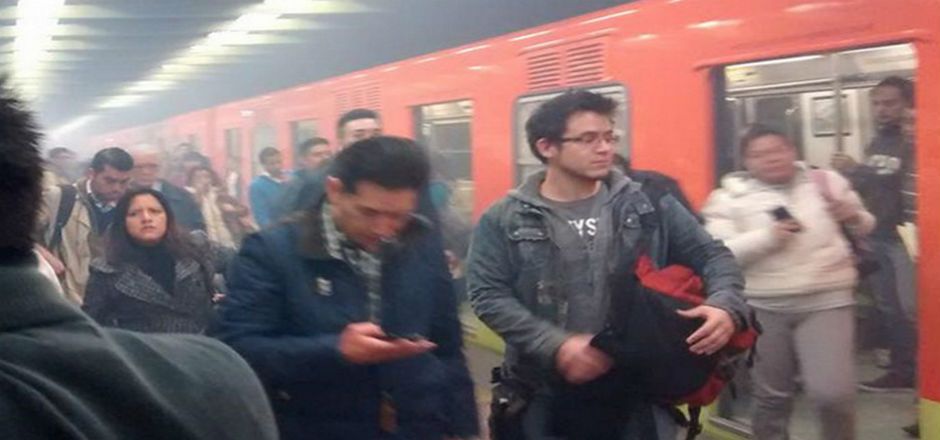 Reportan humo en la estación Viveros del Metro