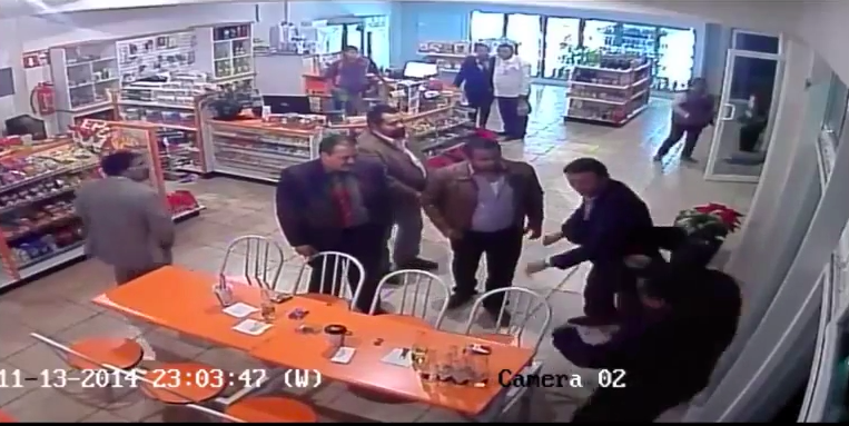 Diputado perredista arregla diferencias a golpes