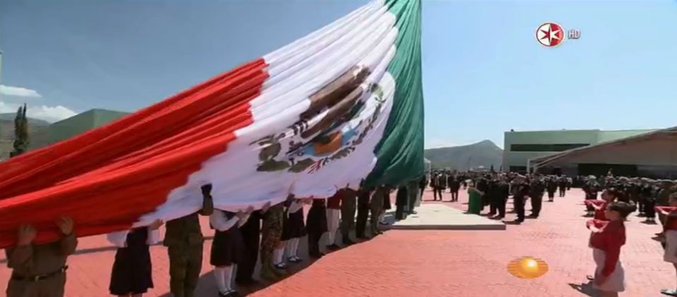 EPN celebró el día de la bandera en Michoacán EPN celebró el día de la bandera en Michoacán