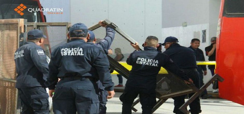 Entregan cuartel de policía de Oaxaca