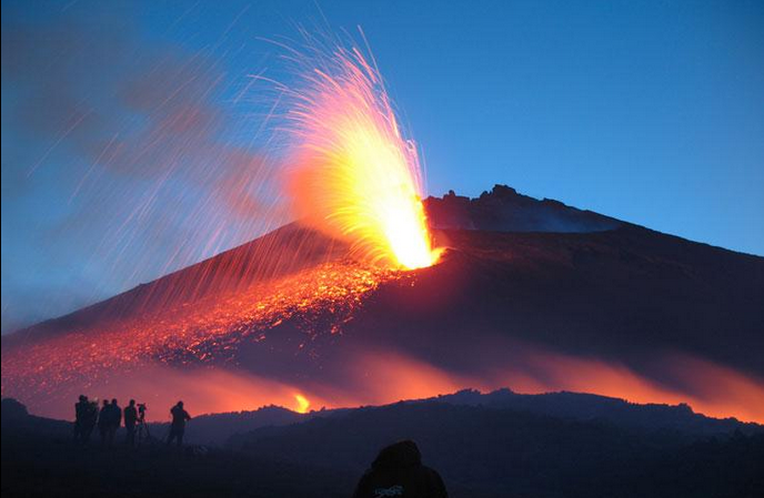 Hace erupción el volcán Etna Hace erupción el volcán Etna