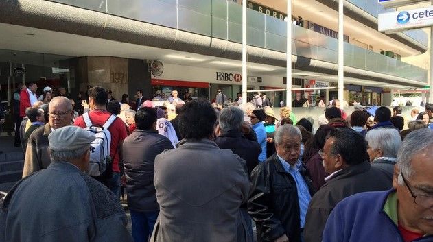 Ahorradores exigen les devuelvan completo su dinero