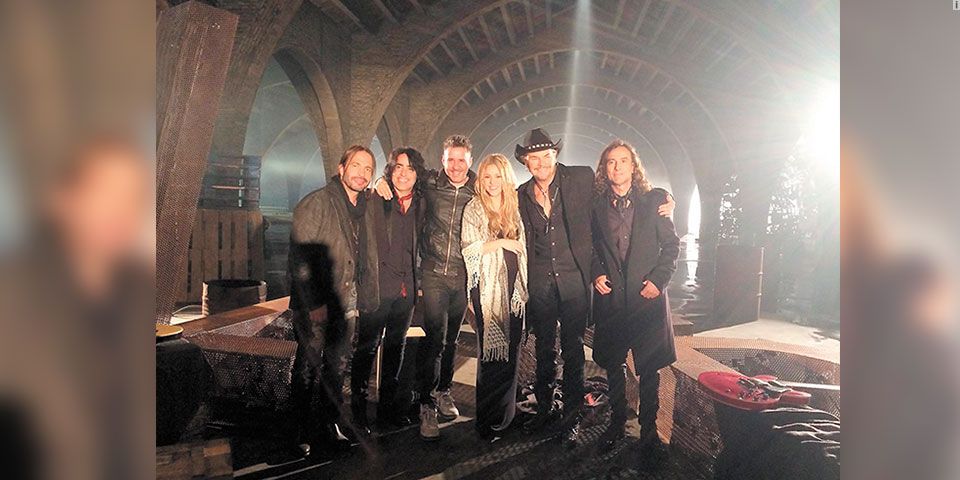 Maná estrena video con Shakira