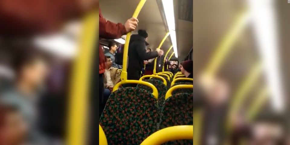 Se pelean por mujer en autobús Se pelean por mujer en autobús