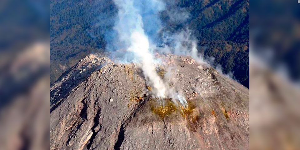 Surge segundo cráter en Volcán de Colima