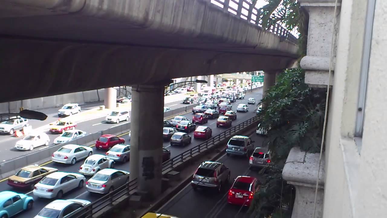 Atropellamiento provoca carambola en Periférico