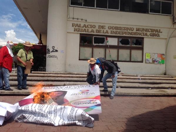 Siguen tomadas 30 alcaldías de Guerrero