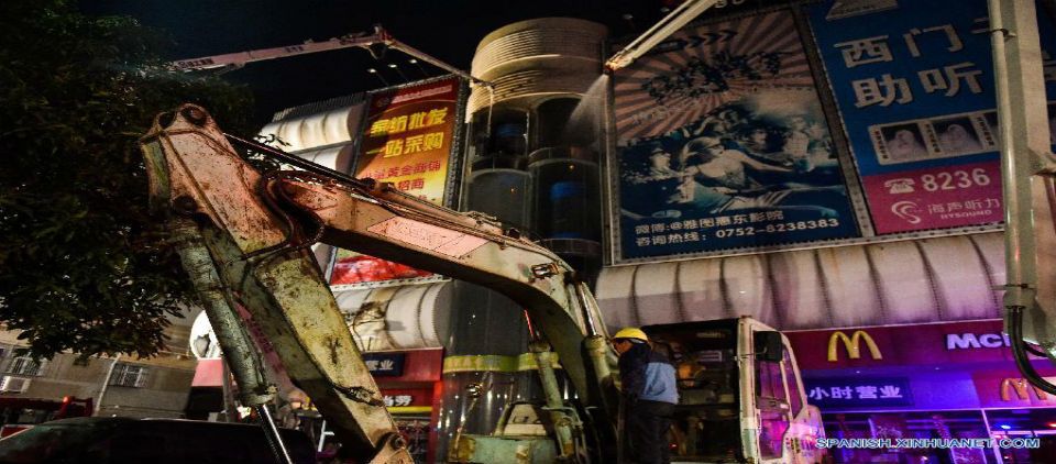 Incendio en centro comercial de China deja 17 muertos Incendio en centro comercial de China deja 17 muertos