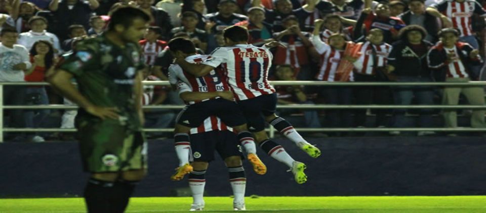 Chivas resurge en la Copa MX Chivas resurge en la Copa MX