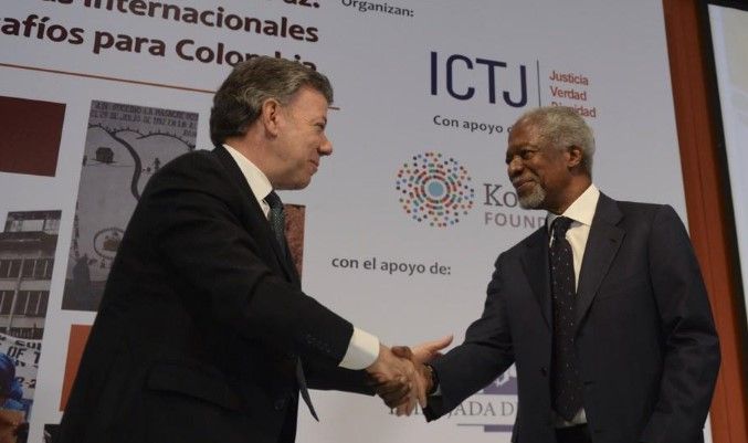 Kofi Annan llama al diálogo a Uribe y Santos por Colombia