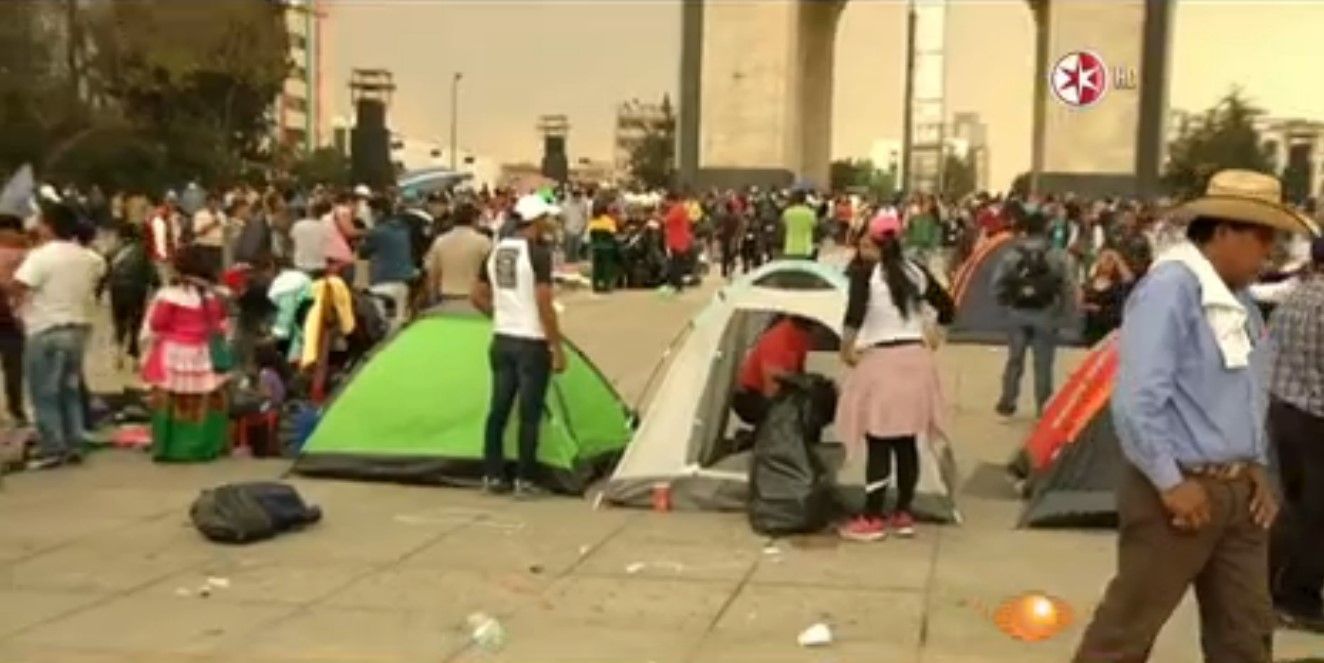 La CNTE se va del Monumento a la Revolución La CNTE se va del Monumento a la Revolución