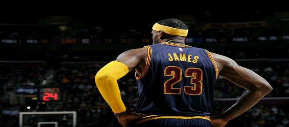 LeBron guía la victoria de Cavs ante Golden State