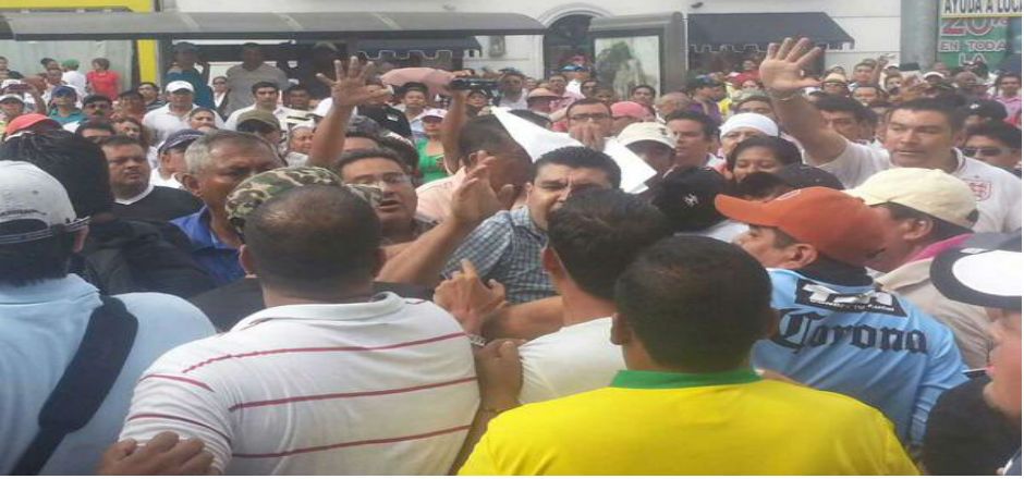 Maestros de la CETEG y SNTE se enfrentan en Acapulco