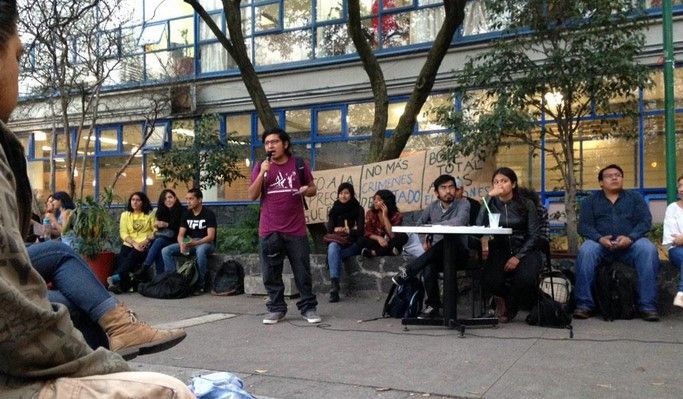 Entran a paro en Filosofía y Letras por Ayotzinapa