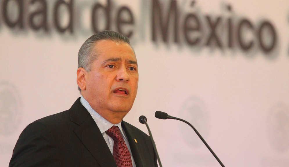 Beltrones iría por la dirigencia nacional del PRI