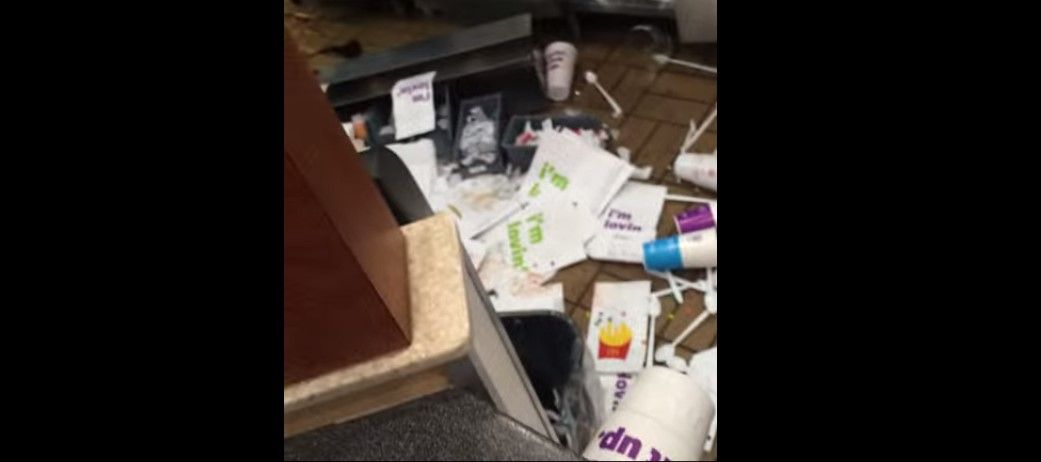 Empleado de McDonald’s destruye restaurante Empleado de McDonald’s destruye restaurante