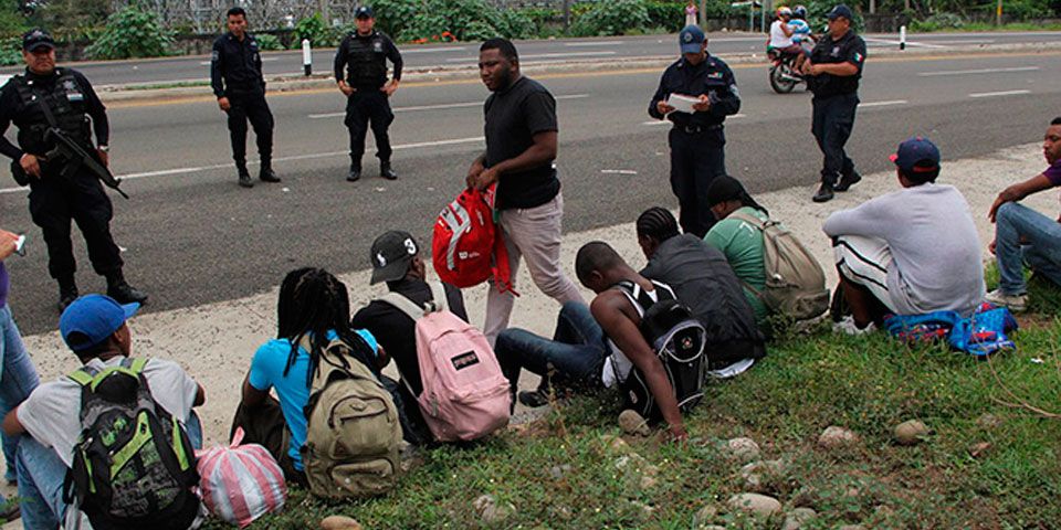 Rescatan a 18 migrantes en San Luis Potosí Rescatan a 18 migrantes en San Luis Potosí