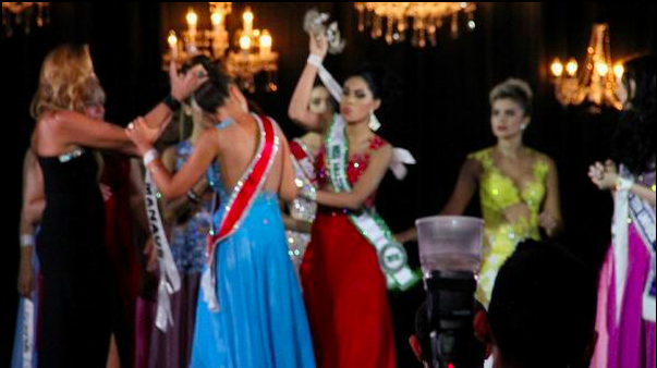 Arrancan la corona a Miss Amazonas