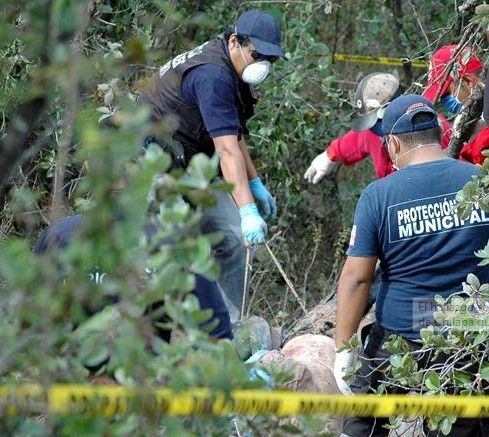 Encuentran 70 cadáveres en narcofosa en Nuevo León